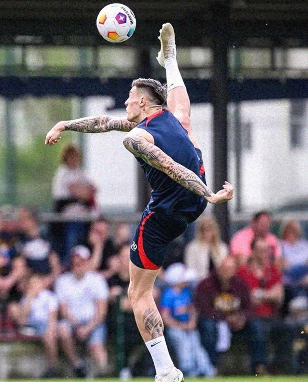 开云官网-曼联前锋再现伊布式超难空中停球，但因6场未进球遭球迷嘲讽