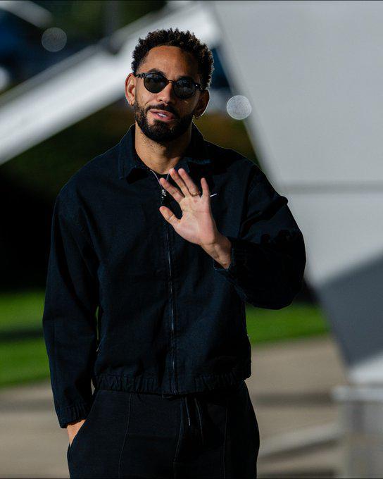 开云app-有望出战曼市德比？曼联社媒晒库尼亚照片配文：回到总部