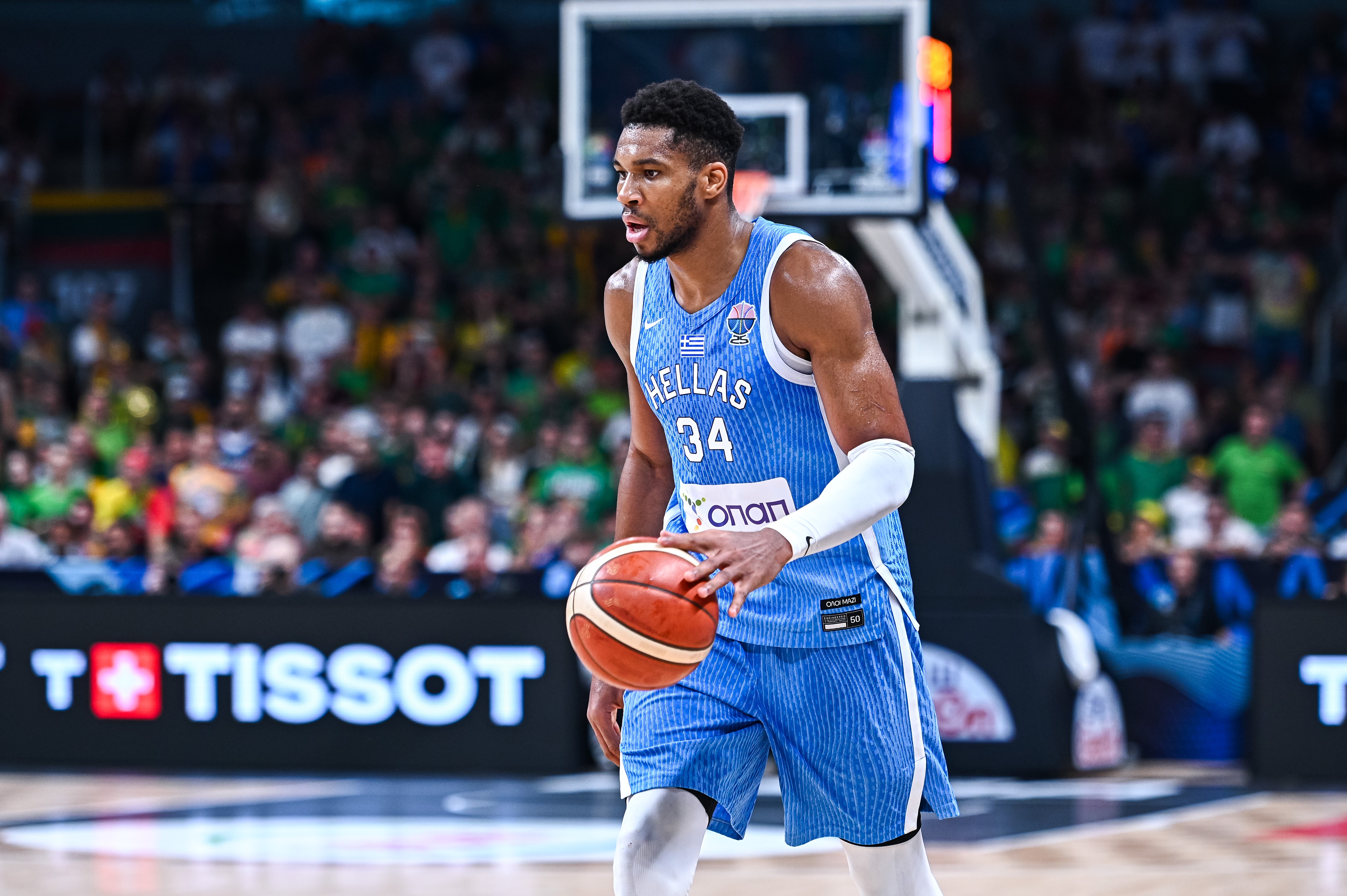 开云体育网址-帕帕尼古拉乌：字母哥是世界上最好的球员 他是一个出色的领袖