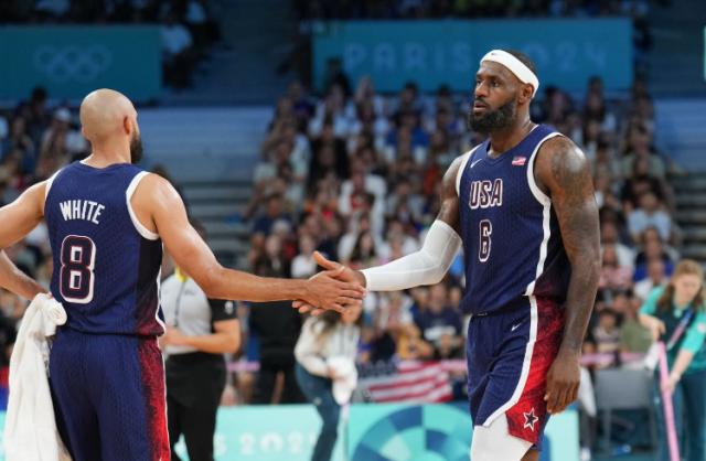 开云体育-最稳的还是39岁詹皇！美国男篮真核亮剑秀妙传