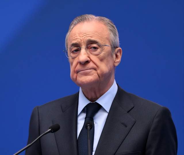 皇马球迷拉横幅抗议78岁佛爷：离开吧！失败者 为钱出卖一切