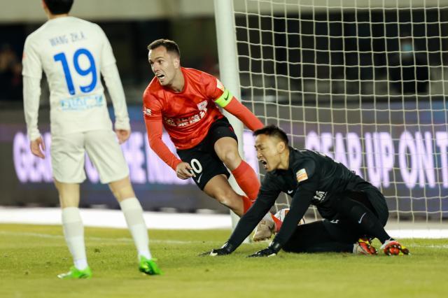 开云体育-【中超】廖承坚替补2球反绝杀 亚泰3比2大连人