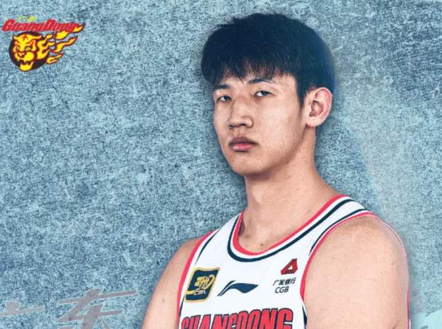 开云体育-上海半场险胜广东！弗格+洛夫顿轰32分，萨姆纳+3小将齐爆死顶！|黄明依|王洪|杨溢|奎因|球员_新浪体育_新浪新闻