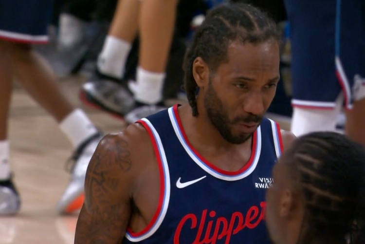 KAIYUN-动作有点大！赫夫防守击中伦纳德面部 被吹一级恶意犯规