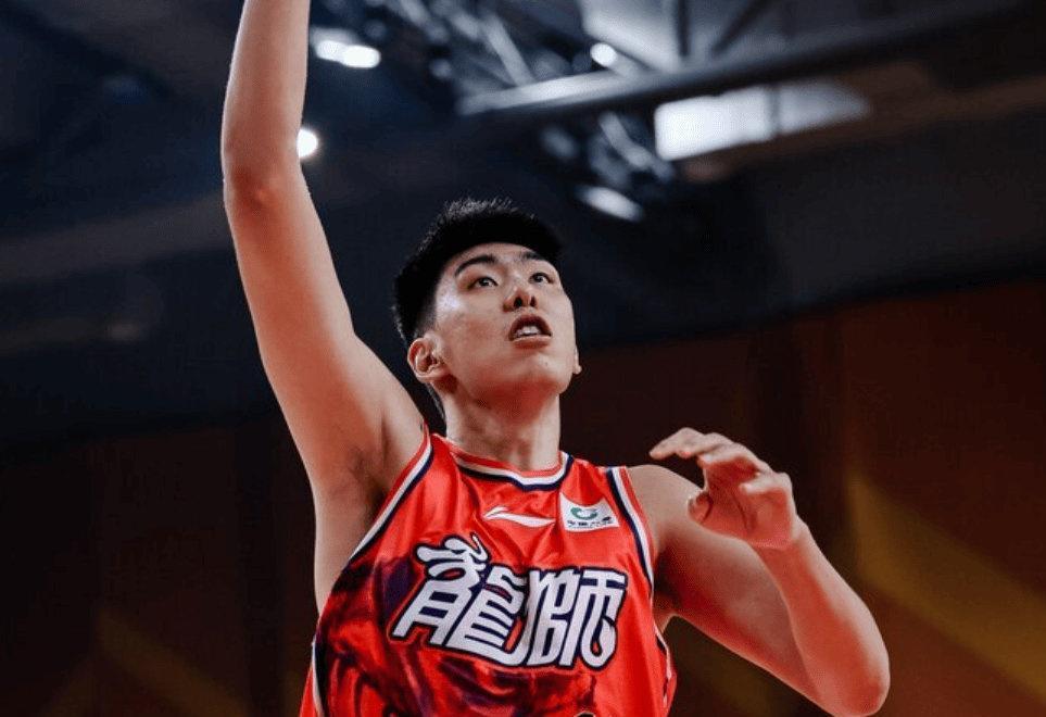 开云体育网址-两战轰37+24！中国男篮22岁2米26中锋崛起：郭艾伦助他再蜕变