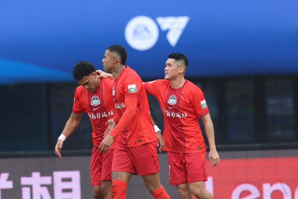 中超最新积分战报：成都蓉城登顶，上海海港狂轰4球，河南两连胜