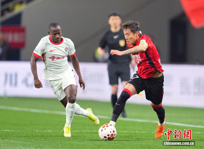 KAIYUN-2026赛季中超联赛：成都蓉城队胜青岛海牛队|四川成都|中新社|拜合拉木·阿卜杜外力|韦世豪|安源_新浪体育_新浪新闻